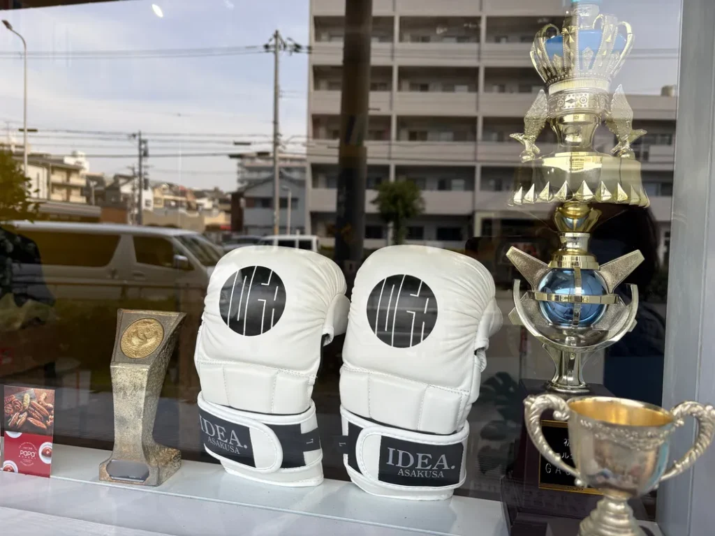 d.u.b osaka mma　窓のディスプレイ