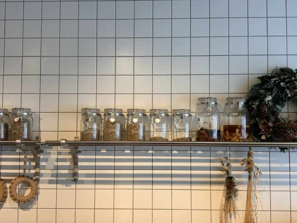 「EKESE GOHAN＆COFFEE」店内イメージ