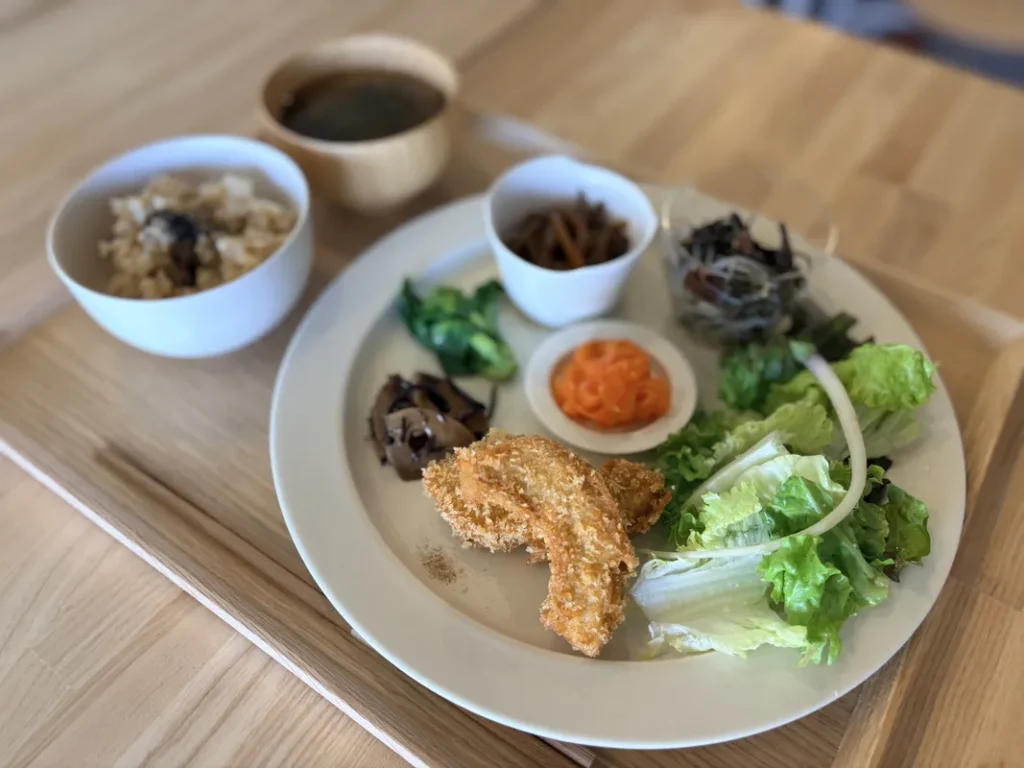 「EKESE GOHAN＆COFFEE」ランチ