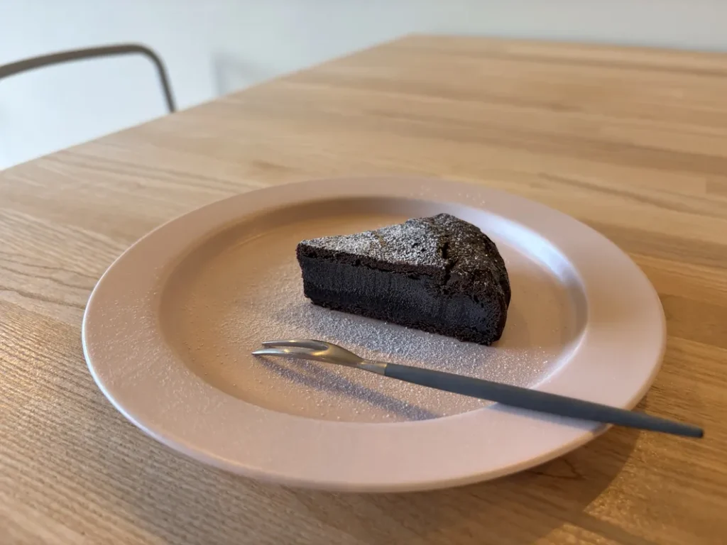 「EKESE GOHAN＆COFFEE」の豆腐ショコラ