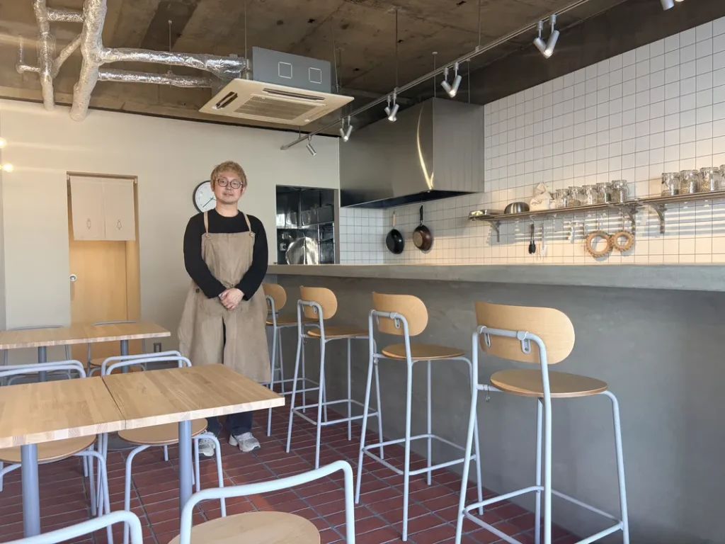 「EKESE GOHAN＆COFFEE」店内