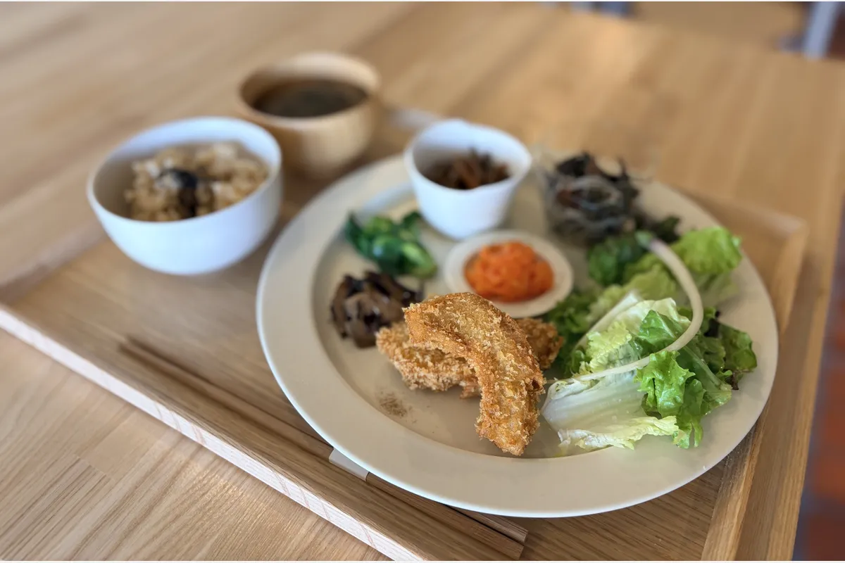 手焙煎コーヒーと体整うごはん「EKESE GOHAN＆COFFEE」園田