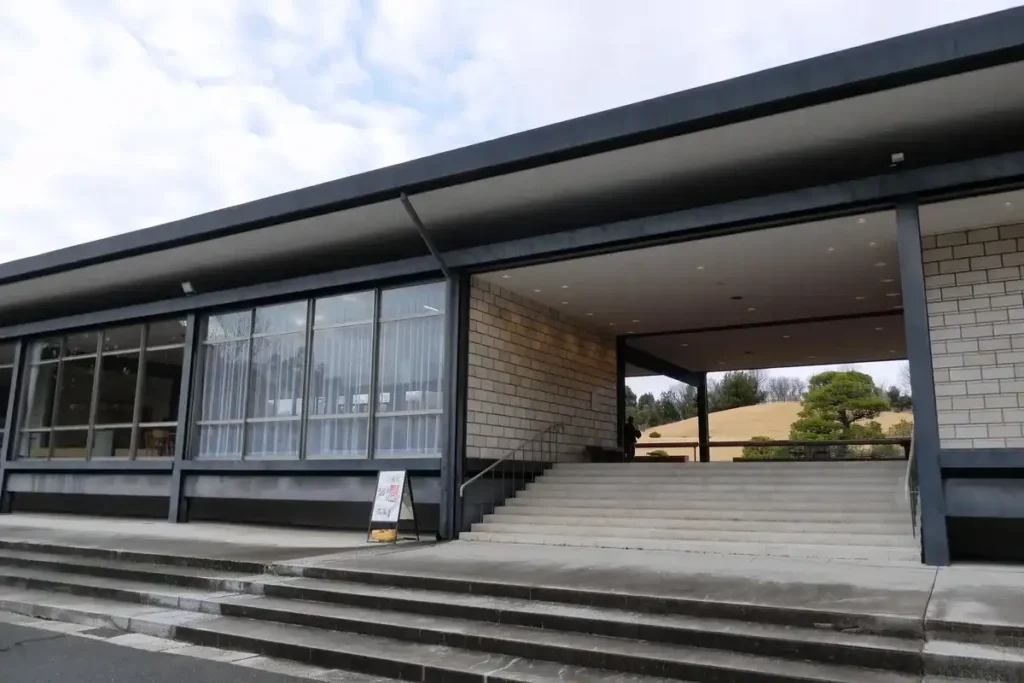 日本庭園中央休憩所の外観