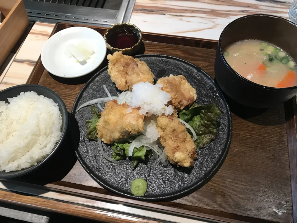 福島 はーばーど 鶏かつと淡路玉ねぎの和風みぞれサラダ定食