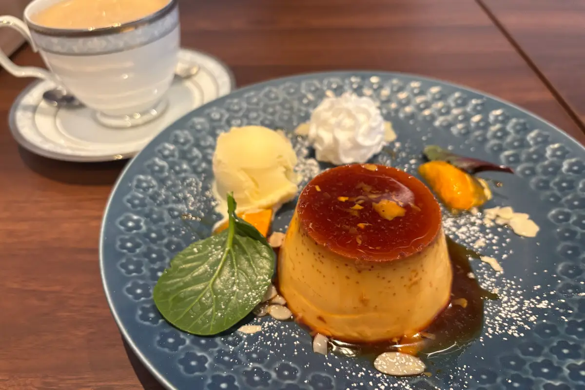 東灘図書館横の「F.cachette cafe」は新鮮野菜たっぷりのランチが人気