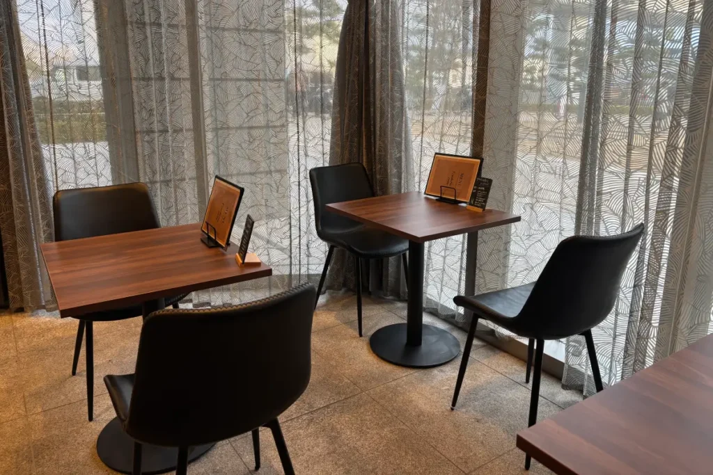 「F.cachette cafe」店内