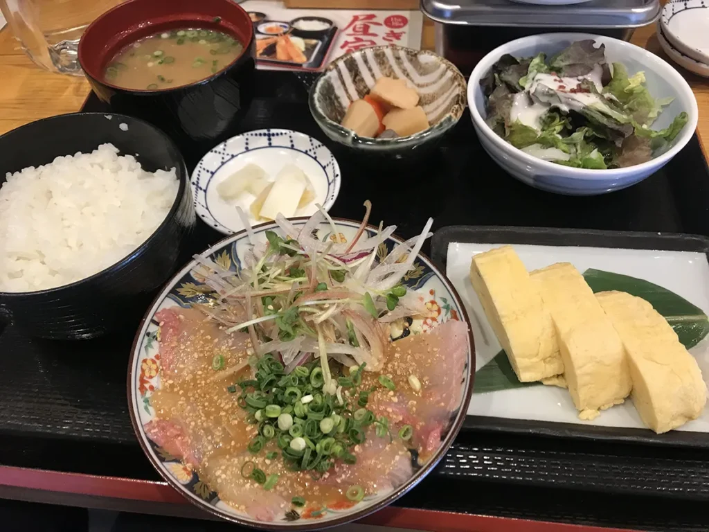 大衆酒場ぎふや 胡麻カンパチ定食