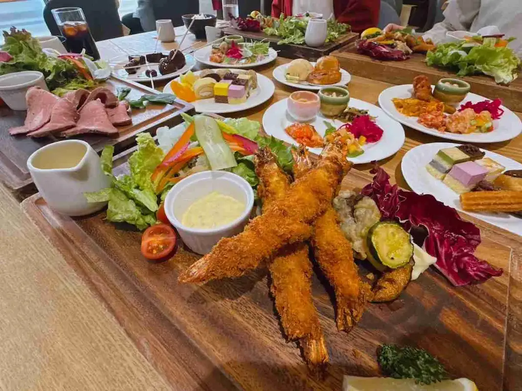 【高槻】駅前ホテルのランチビュッフェ|生演奏を楽しむ贅沢なひとときを