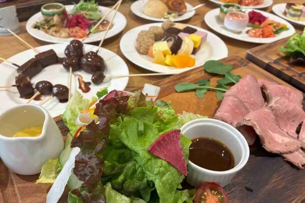 ホテルアベスト高槻1F リトルグリーンカフェ ランチビュッフェ ローストビーフ