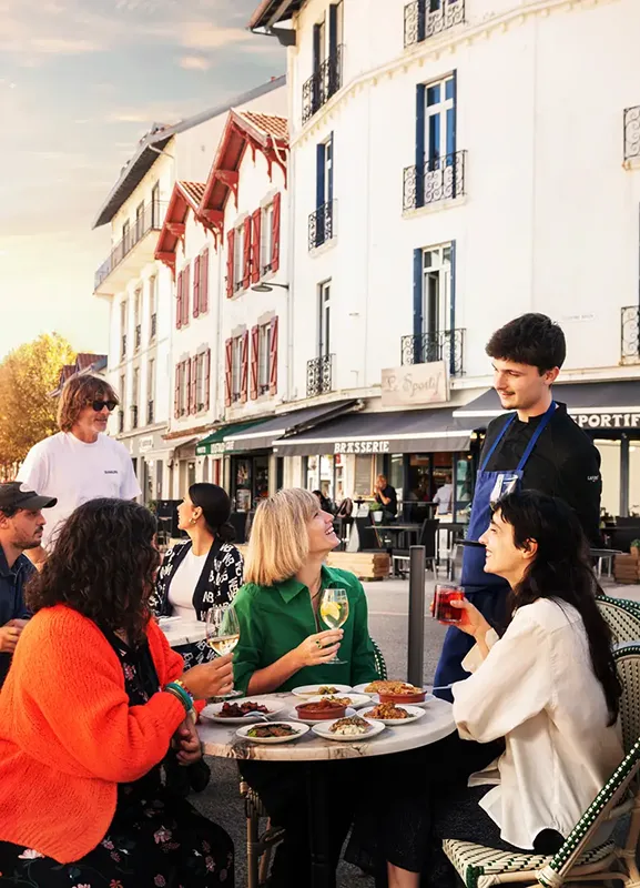 阪急うめだ本店で「フランスフェア2026」開催！バカンスを楽しむ人々で賑わうバスク地方を特集