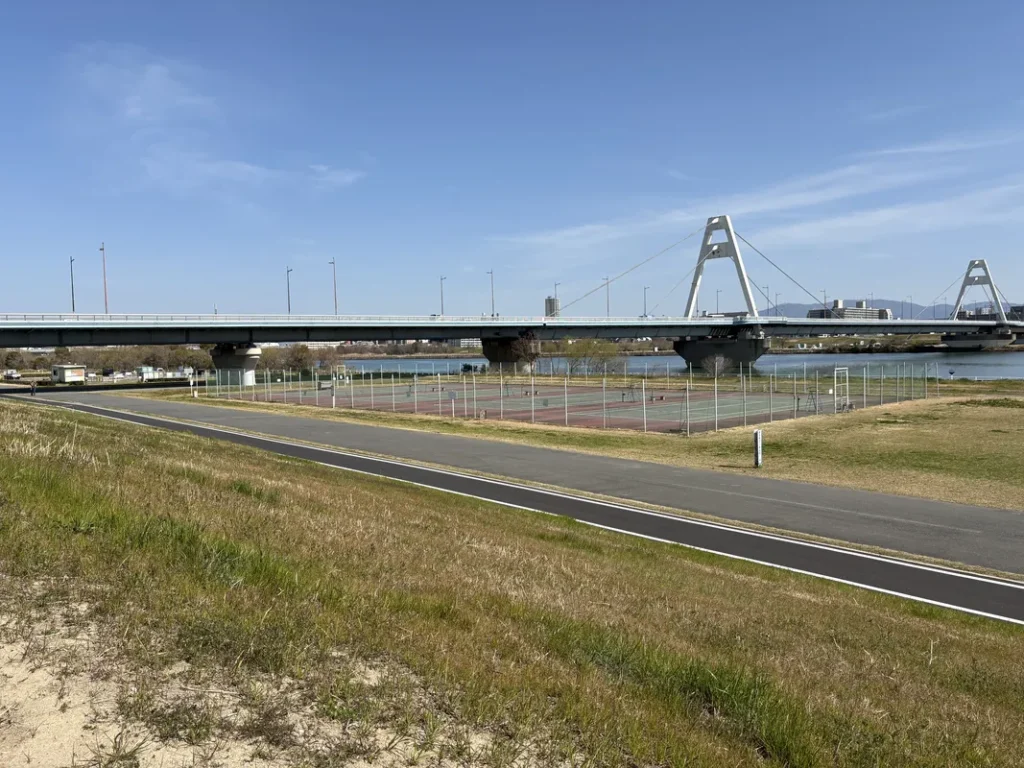 ひがよどワールドマラソン＆ピクニック　メイン会場のテニスコート