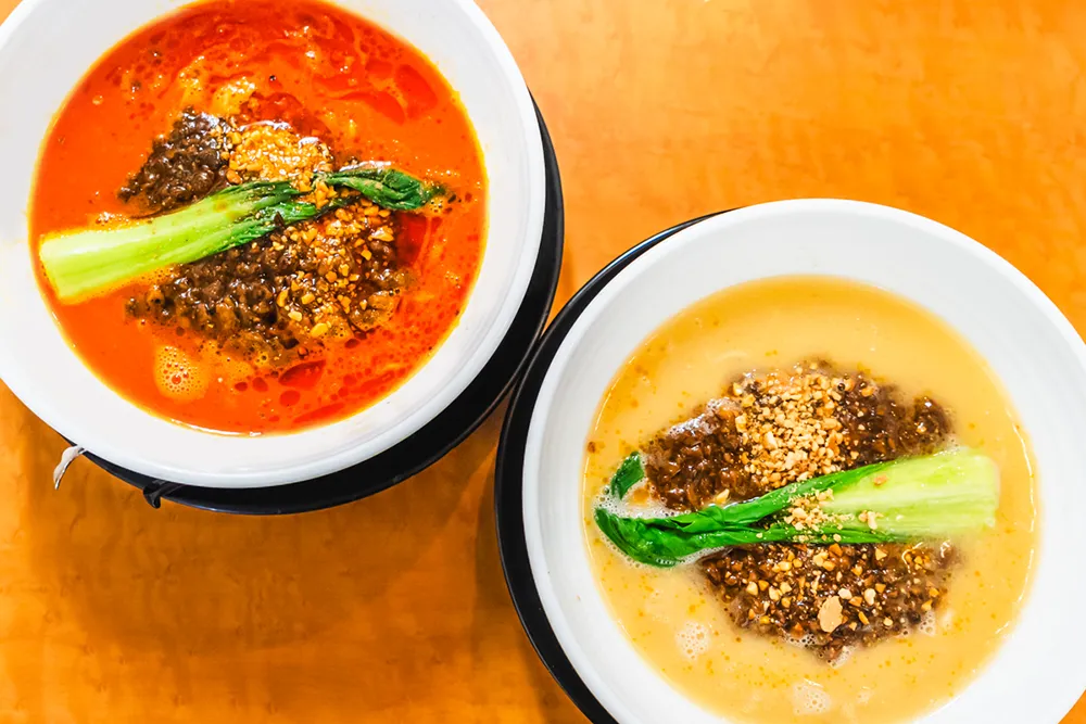 伊丹｜伊丹愛と坦々麺愛溢れる店主が作る紅白珠玉の一杯！【坦々麺 貔貅】