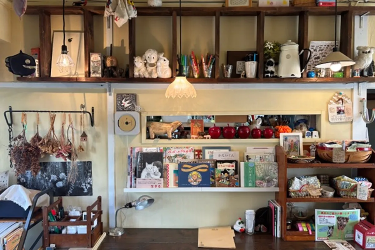 岡本の路地裏・レトロマンションにひっそり。癒し度満点の「ひつじ茶房」