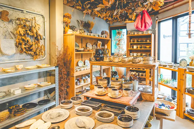 豊中 曽根｜日々に寄り添う器と出会う【器と暮らしの道具 HIYORI】で過ごす時間