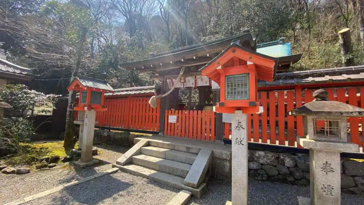 嵐山“櫟谷宗像神社”モンキーパークの入り口、癒しの穴場スポット