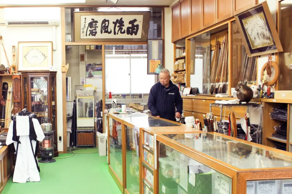 猪飼弓具店　内観