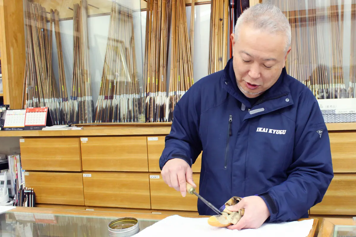 十三で出合った “弓道部の聖地”猪飼弓具店、三代続く弓具店の物語