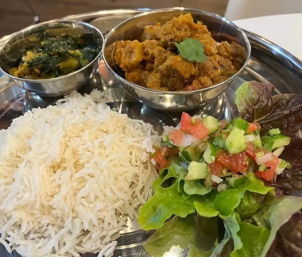 ジャワ島の伝統人形劇　インドカレーのランチ