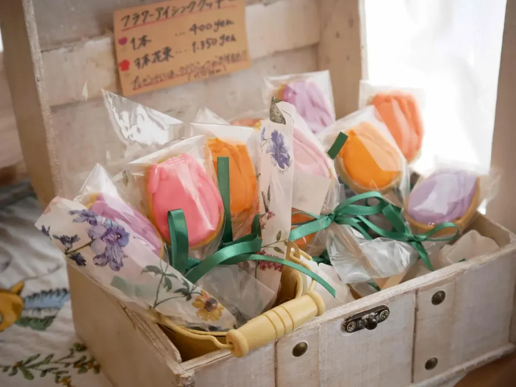 川西市『カフェドナリオン』 アイシングクッキーなどの焼き菓子も豊富