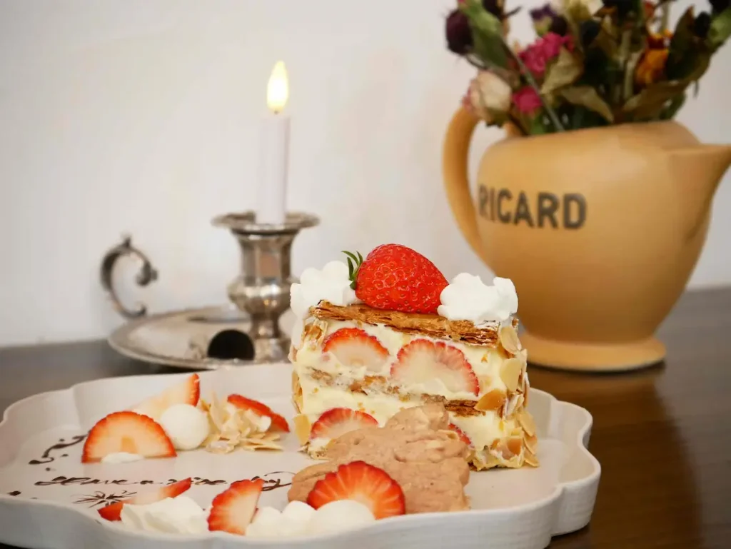 川西市『カフェドナリオン』 ナポレオンパイは苺の季節限定！