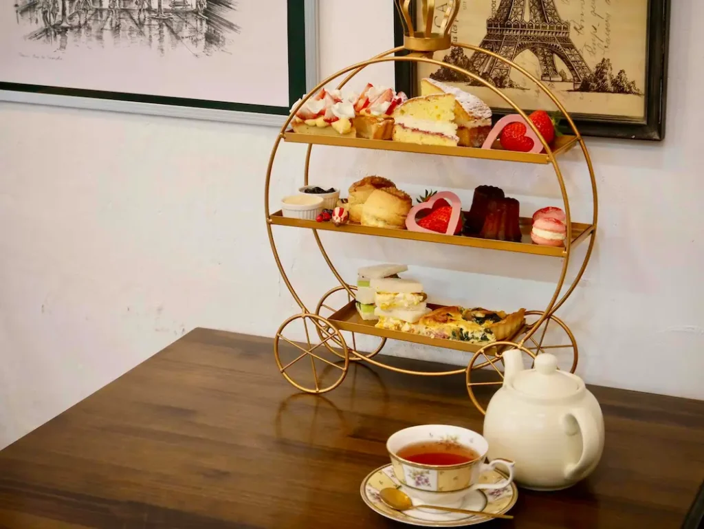 川西市『カフェドナリオン』 アフタヌーンティーセットの写真
