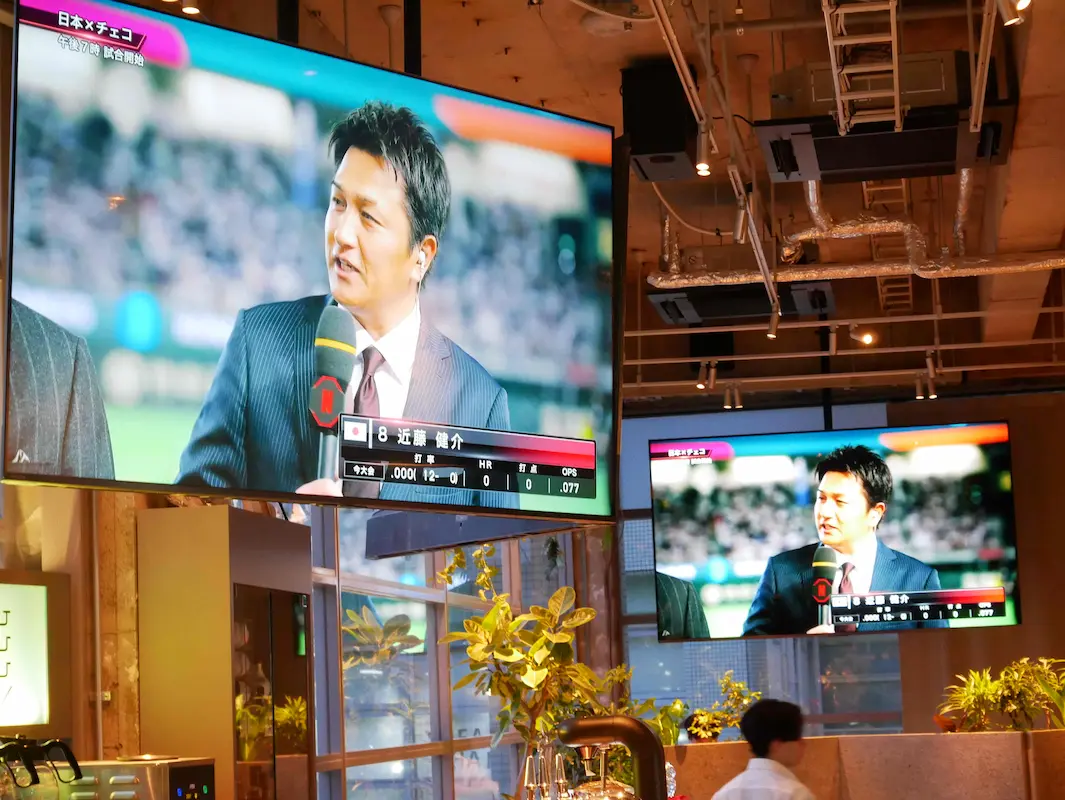 お昼はカフェ、夜はスポーツバーのVYOVU（ビョウブ）オープン・川西市