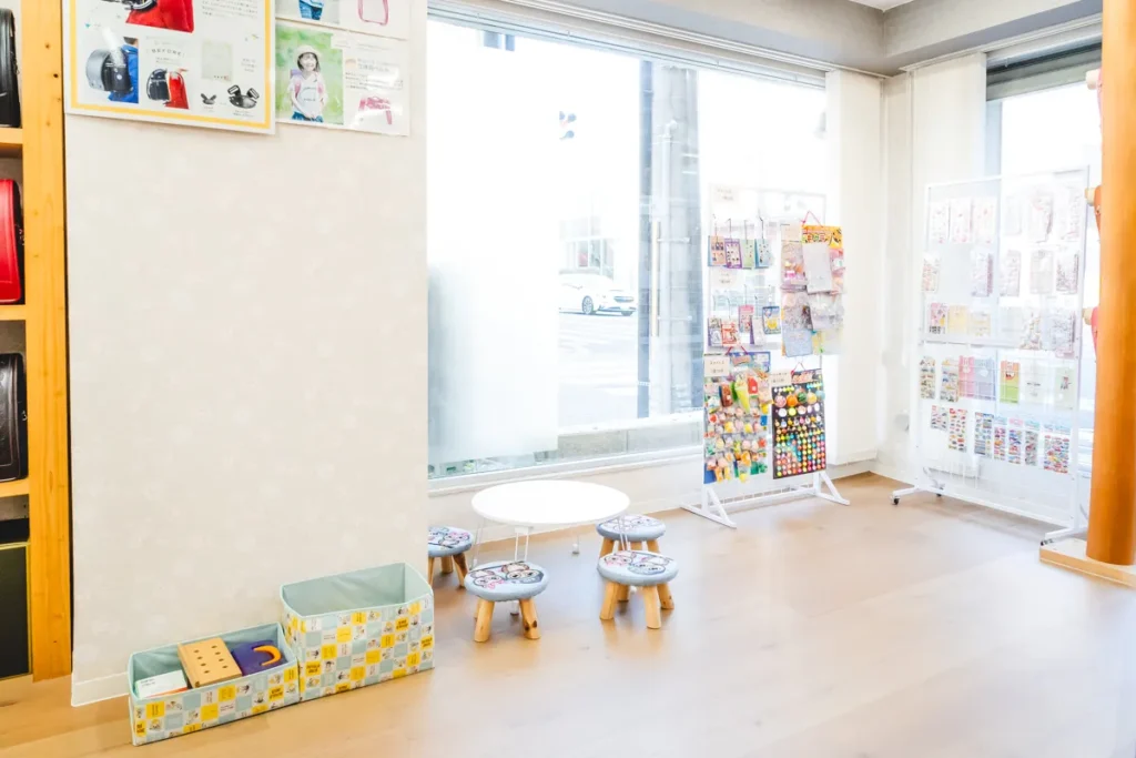 カザマランドセル　待合室