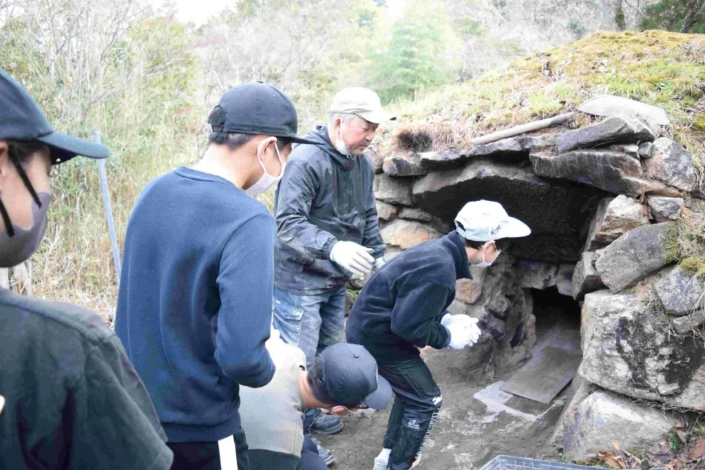 菊炭づくりの様子