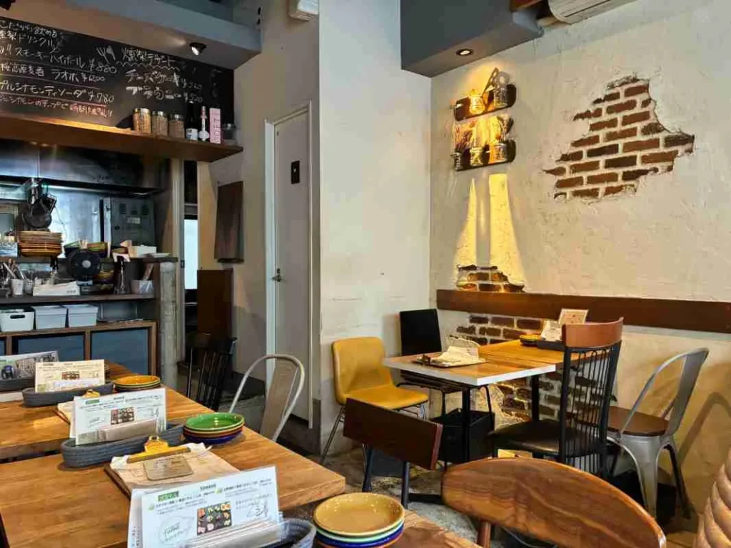 kunsei lover fumo　店内テーブル席