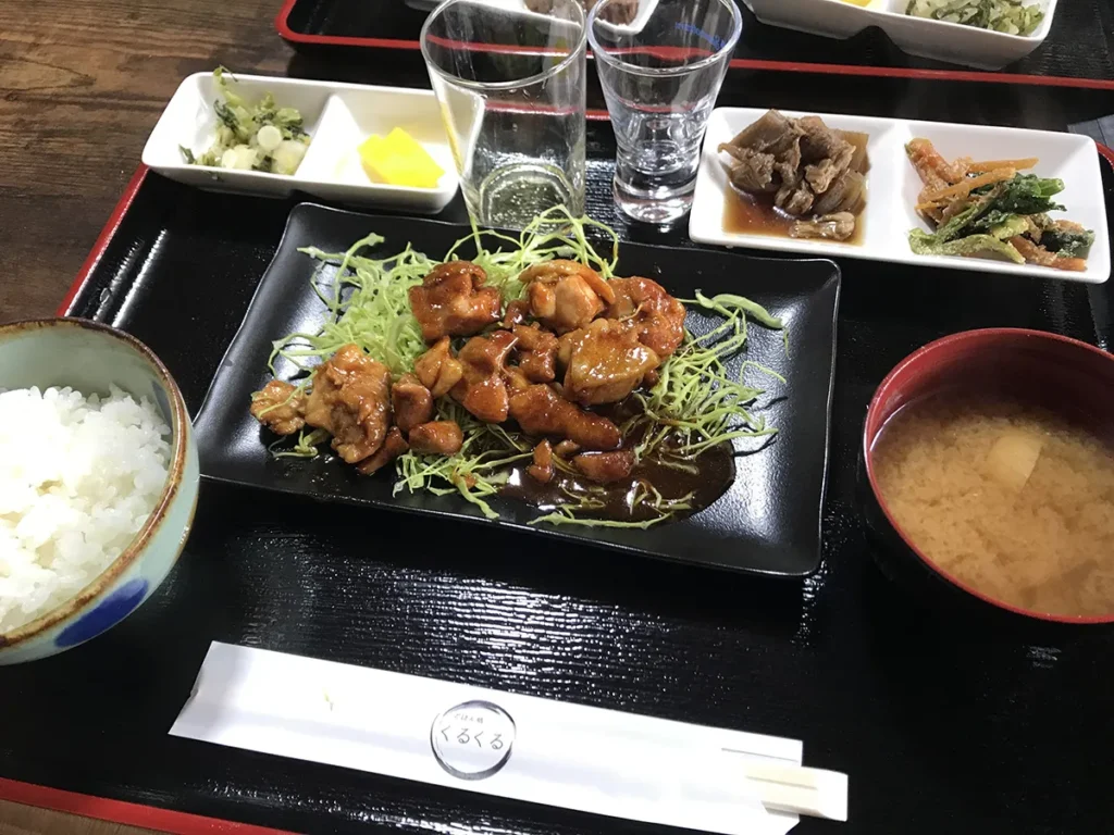 ごはん処くるくる 鶏の味噌焼き定食
