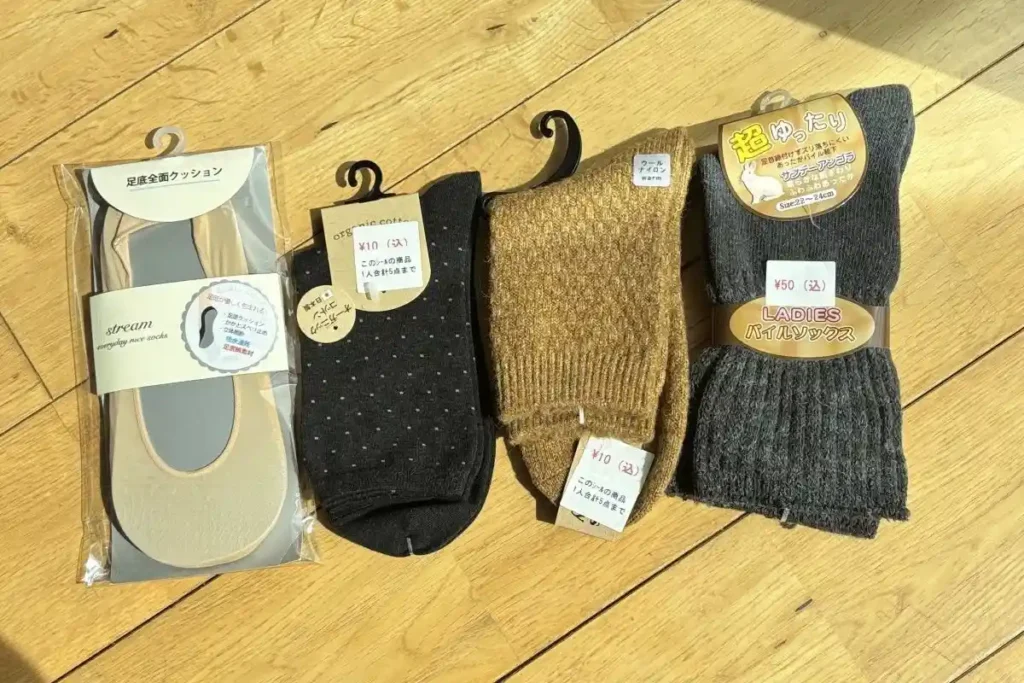 アシスト物流センター　靴下4足