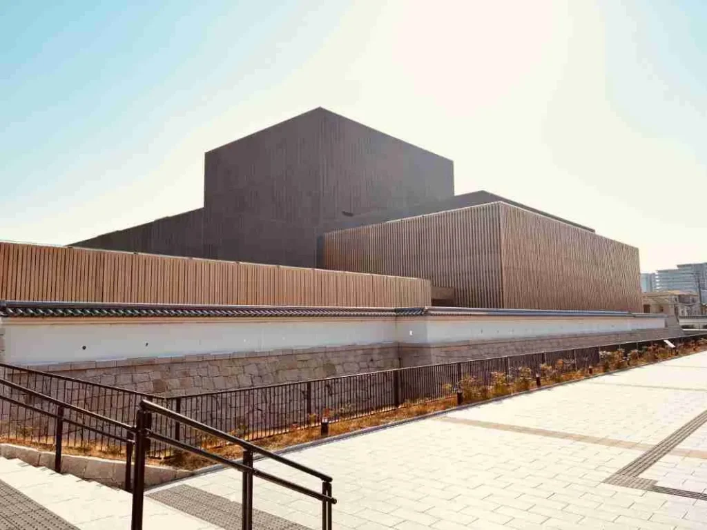 恐竜ラボギガミッション　会場のトリシマホール