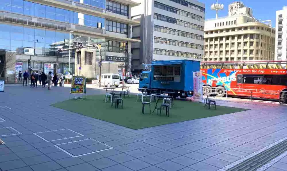 京都駅ビル前広場の外観1