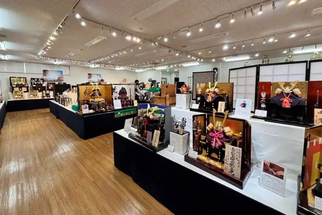 五月人形　人形の久月売り場