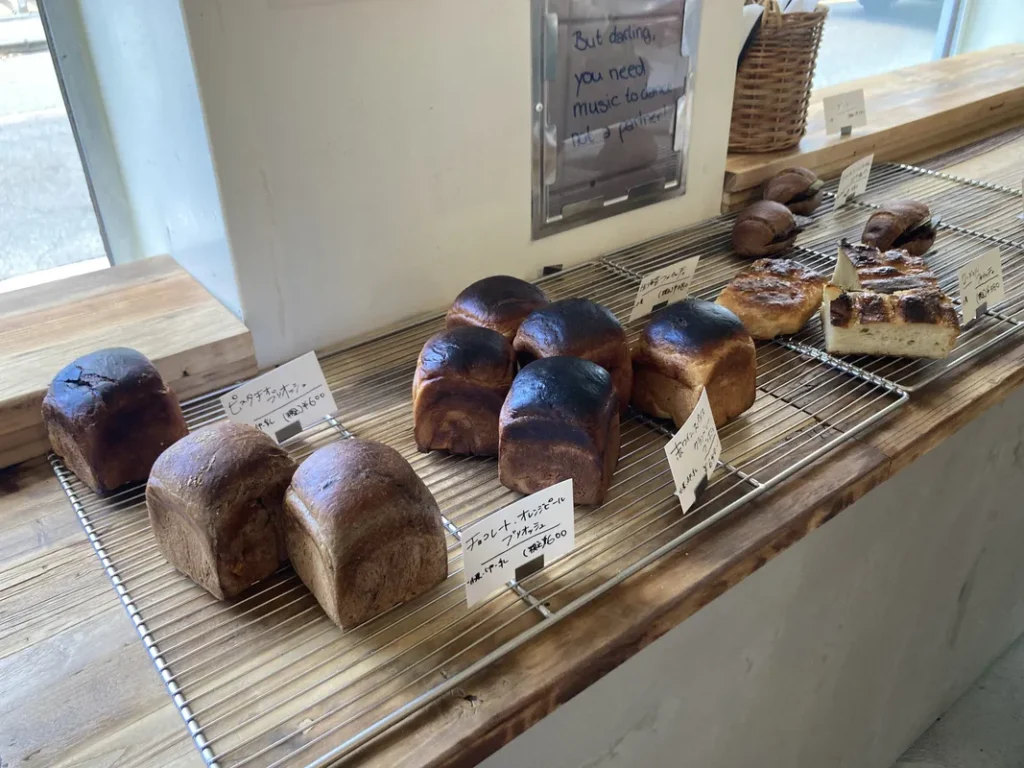 パン屋さん「Liben -bake mart-」パン陳列棚1