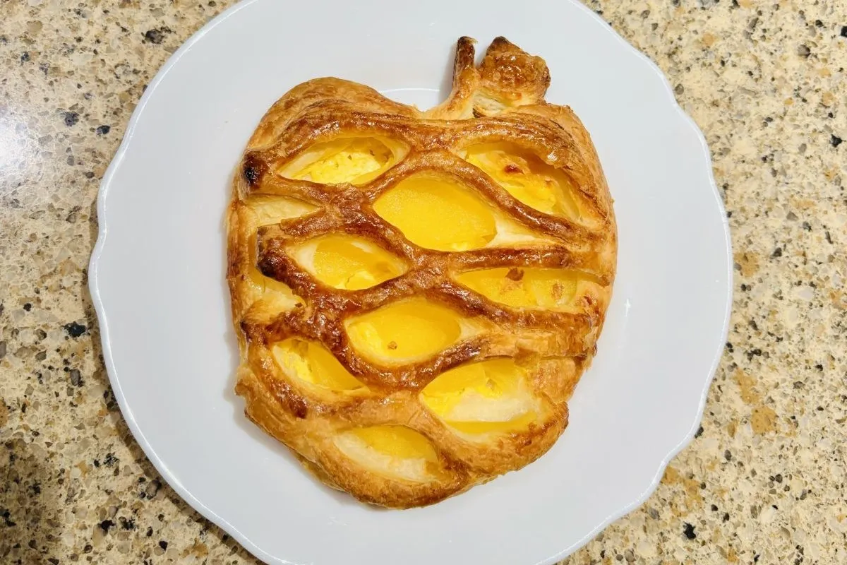 箕面 牧落｜アップルパイは見ためもりんご、食べてもりんご♪11月オープンの新しいパン屋さん