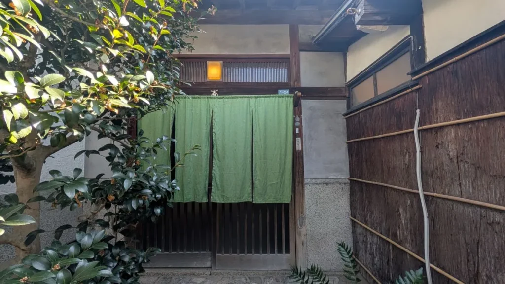 池田マナハウス玄関