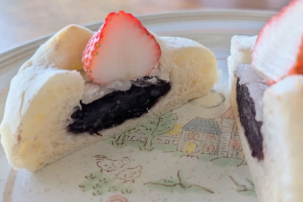 いちご大福パン断面