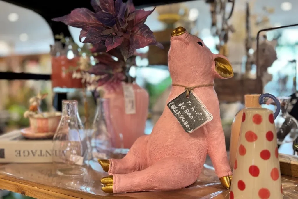 みどりの雑貨屋　みのお店　ぶたちゃんのオブジェ