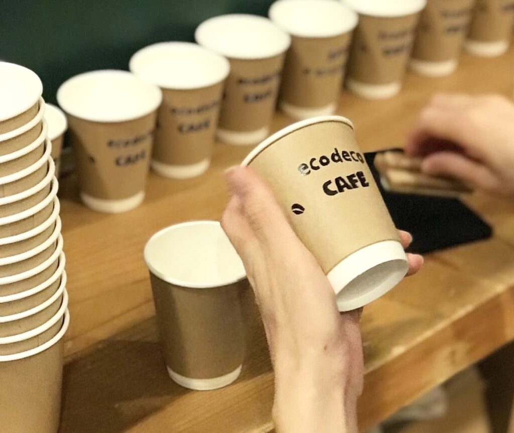 ecodeco コーヒーカップのスタンプ押し作業