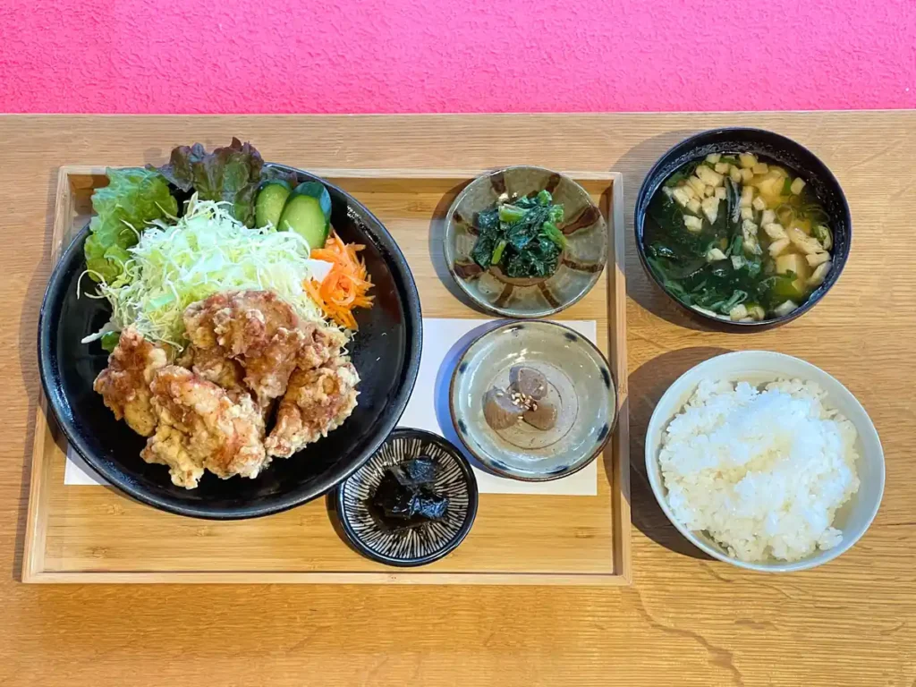 なかの邸　鶏の唐揚げ定食