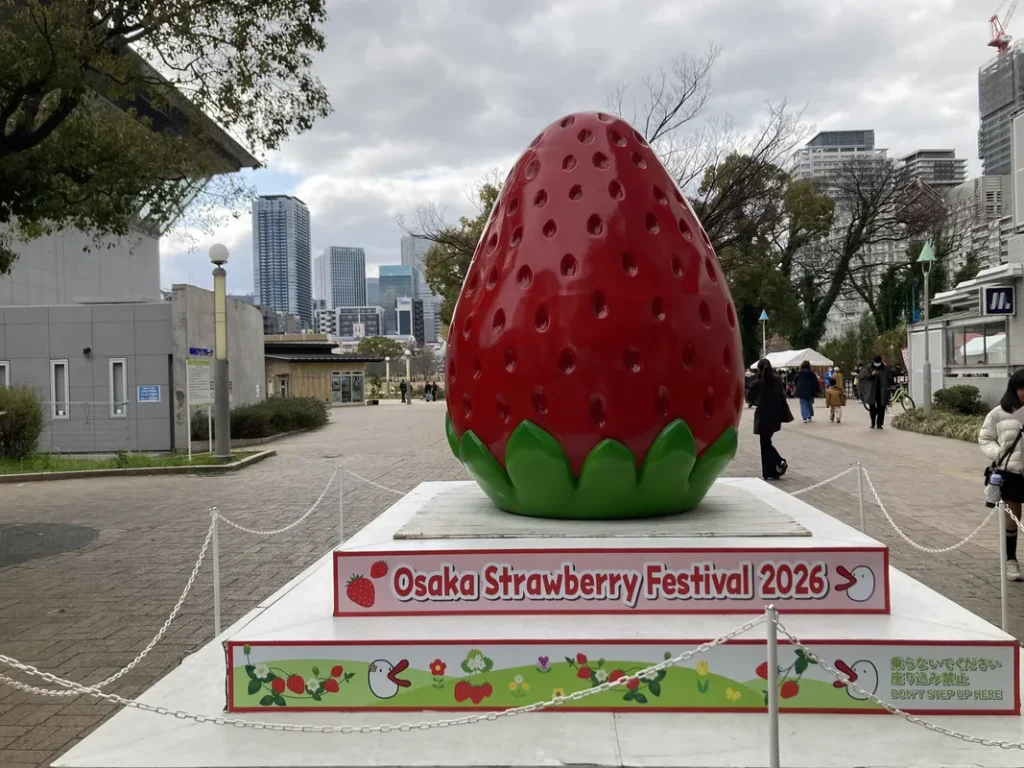 OSAKA Strawberry Festival 2026のいちごモニュメント