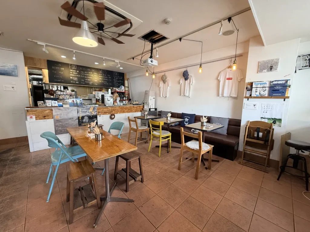 「パイナワーフ」の店内