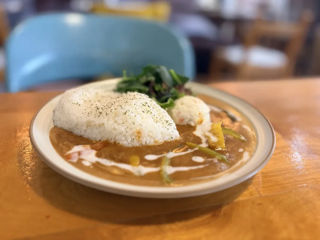 「パイナワーフ」のカレー