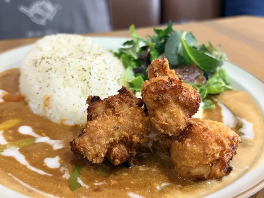 「パイナワーフ」のカレー