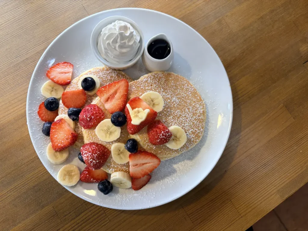 「パイナワーフ」のフルーツパンケーキ