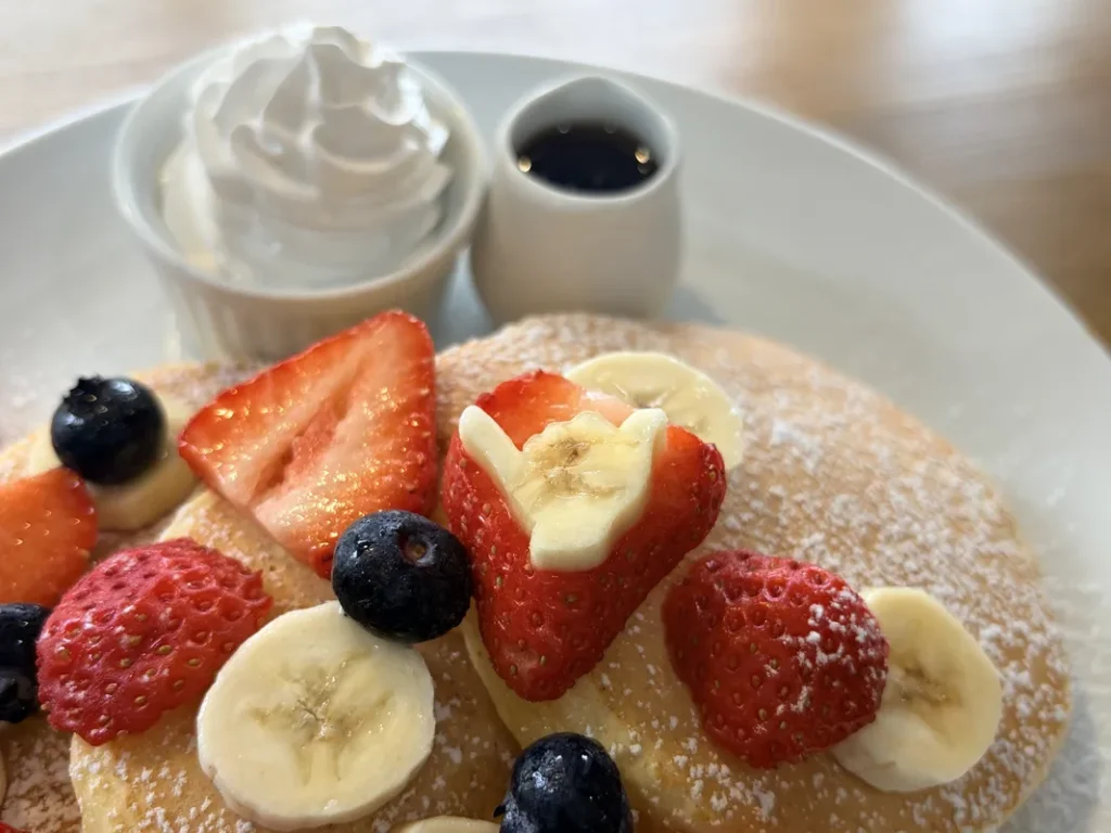 「パイナワーフ」のフルーツパンケーキ