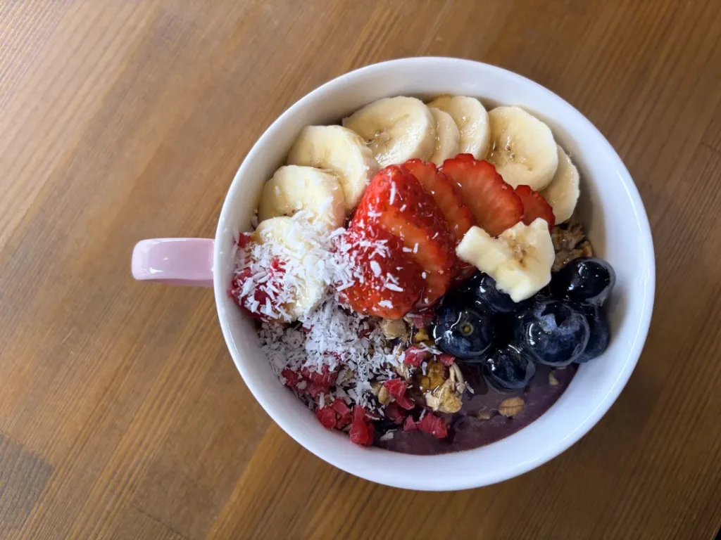 「パイナワーフ」のアサイーボウル