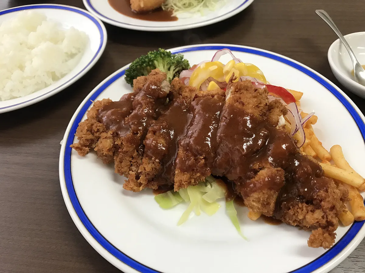 梅田ヨドバシの大行列桐麺、京都・東山の老舗洋食店でチキンカツレツ、阪神百貨店の社食めしフェアほか【日替りランチ放浪記2026年3月第4週】