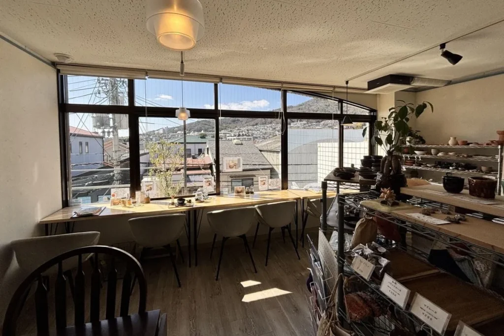 ぽたりぃ カフェ 内観